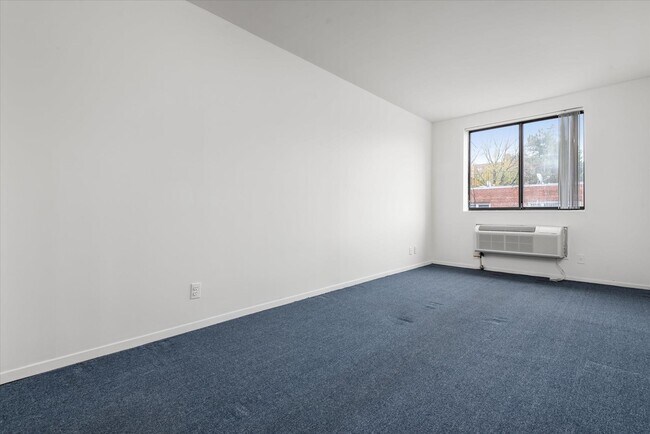 Building Photo - 119-40 Metropolitan Ave