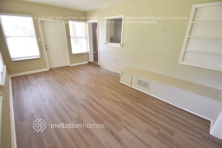 Building Photo - 3308 17th Ave W