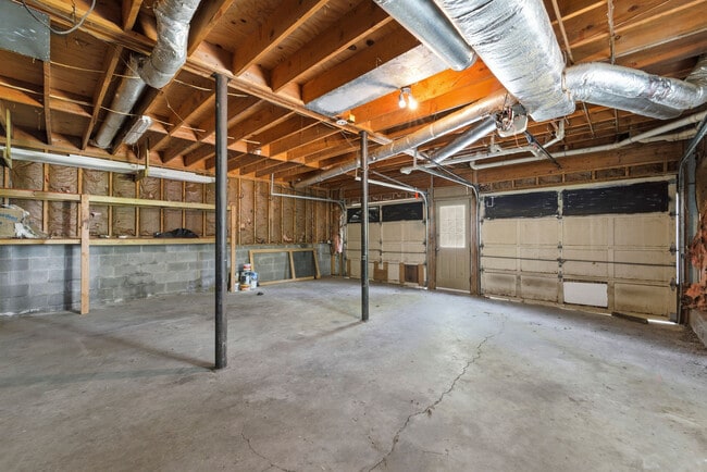 Building Photo - 50 Willowbrook Ct