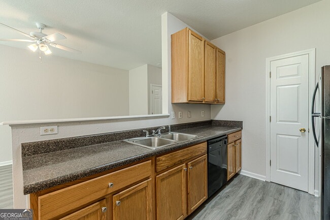 Building Photo - 274 Brookview Dr