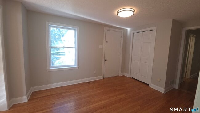 Building Photo - 387 Mixville Rd