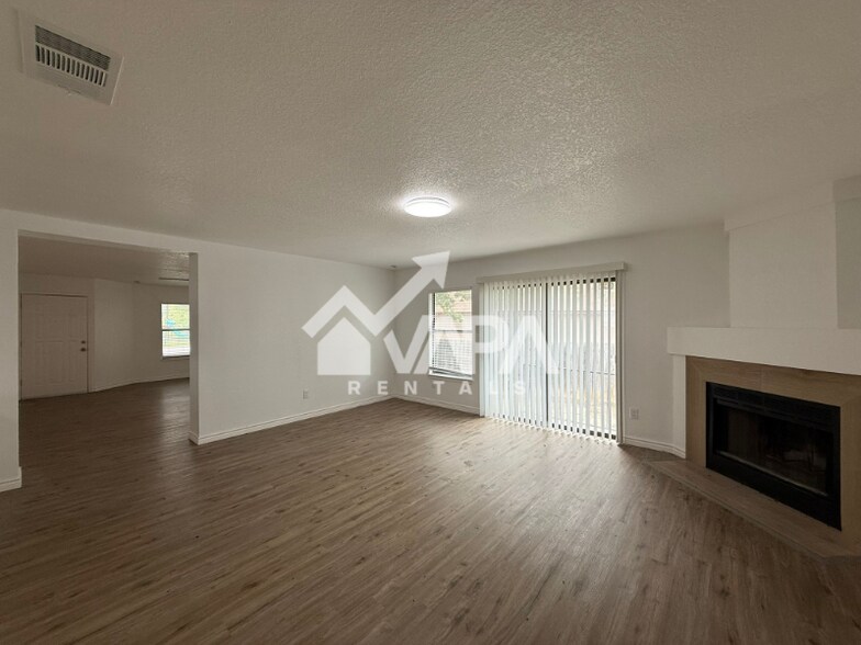 Building Photo - 4455 Sherwood Way