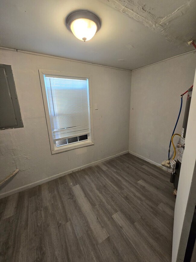 Building Photo - LIMITED TIME**1/2 OFF DEPOSIT**