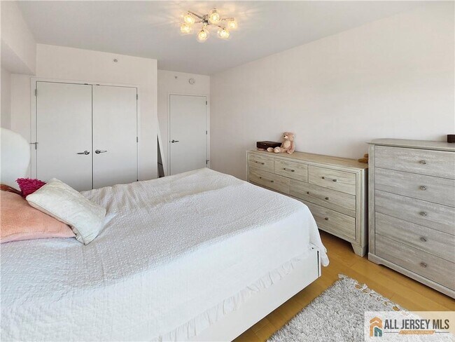 Building Photo - 110 Somerset St