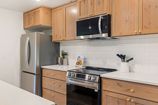 Building Photo - New Construction! Free first month rent