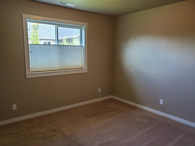 Building Photo - COMING SOON - 3 Bed 2 Bath single level - Fence - 2 Car Garage