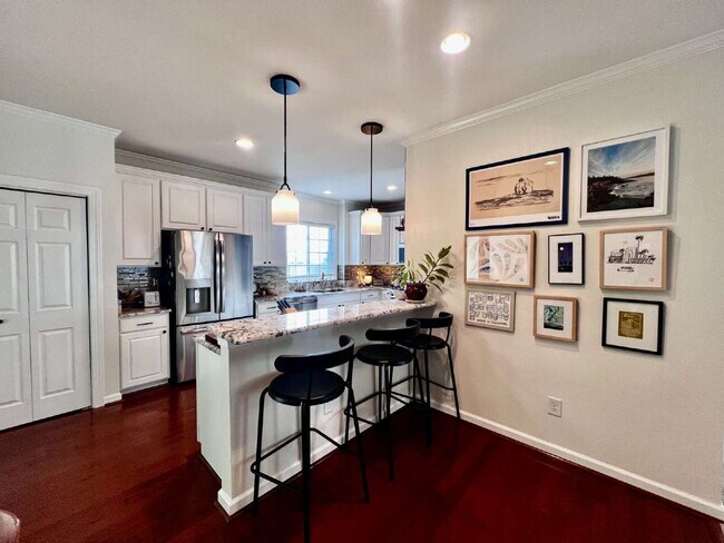 Building Photo - Charming 4 Bedroom home Near Virginia Beach Oceanfront!