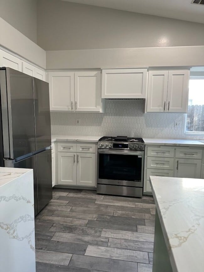 Building Photo - 4 Bedroom House Rosedale Area!!
