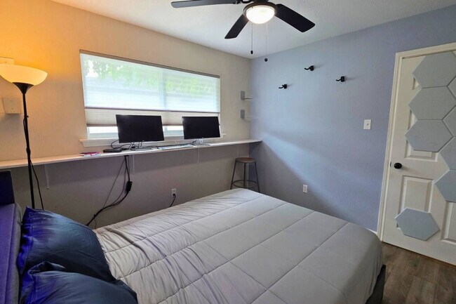 Building Photo - 1810 San Sebastian Ln