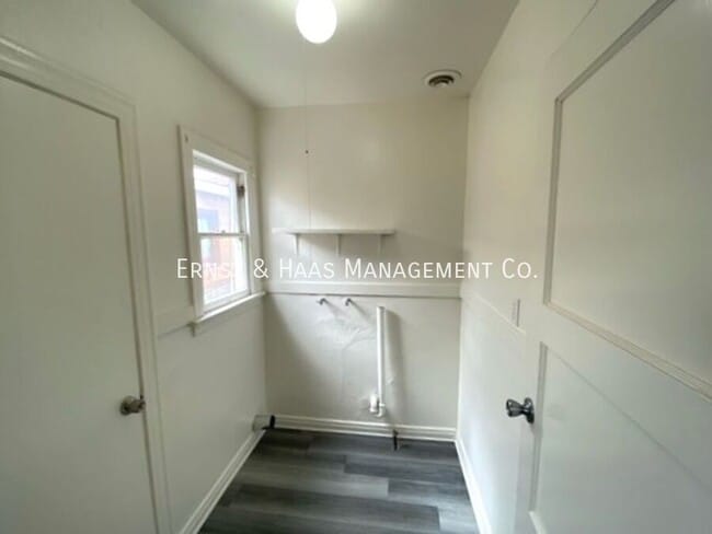 Building Photo - 516 E 21st St