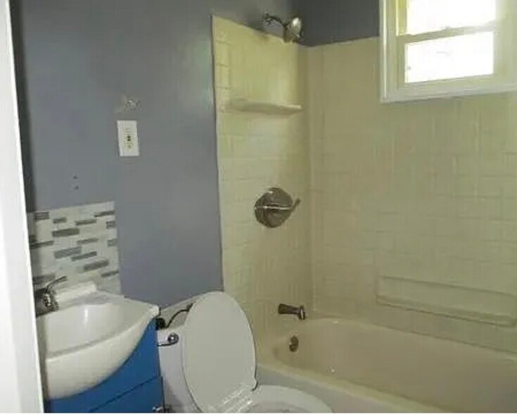 Building Photo - 7737 Clevedon St