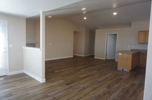 Building Photo - 583 Spur Wy