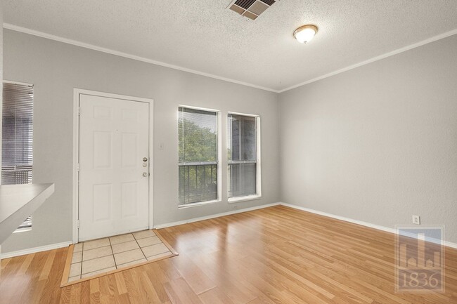 Building Photo - 2804 Rio Grande St