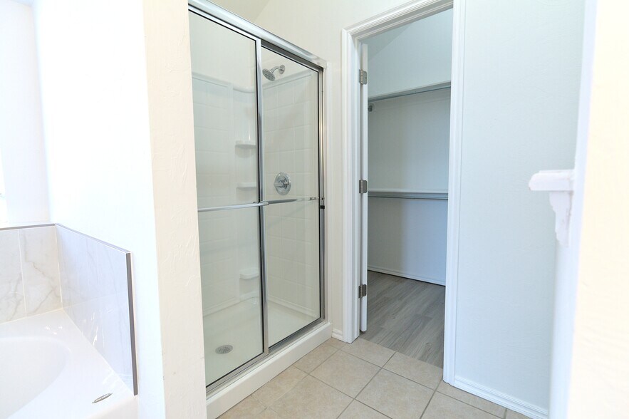 Building Photo - 2417 Arbor Dr