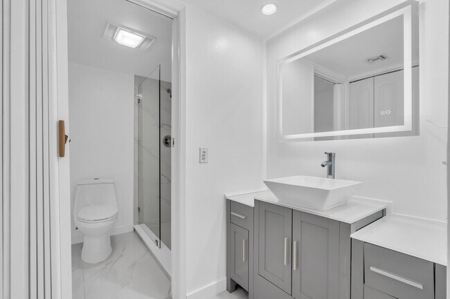 Building Photo - 1102 Bahama Bend