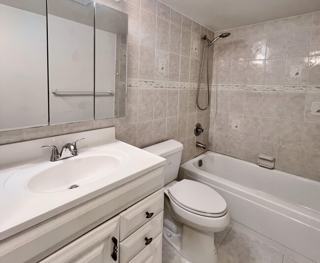 Building Photo - 3100 Riverside Dr