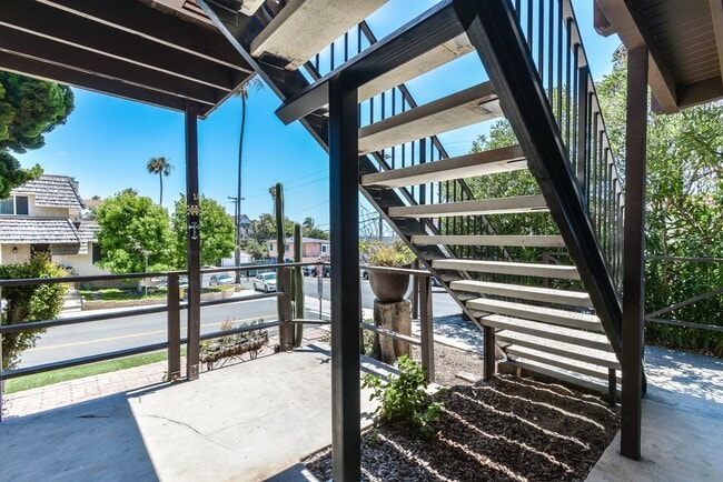 Building Photo - 1202 Buena Vista