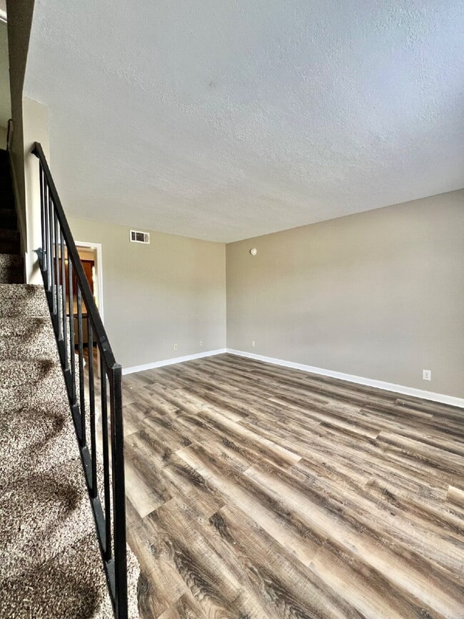 Building Photo - 355 PEABODY DRIVE UNIT 6