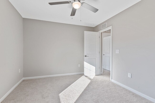 Building Photo - Great corner lot in Austin Creek with Fenced in Yard!