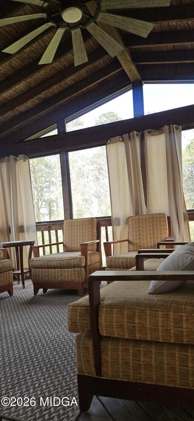 Building Photo - 912 Dogwood Cir