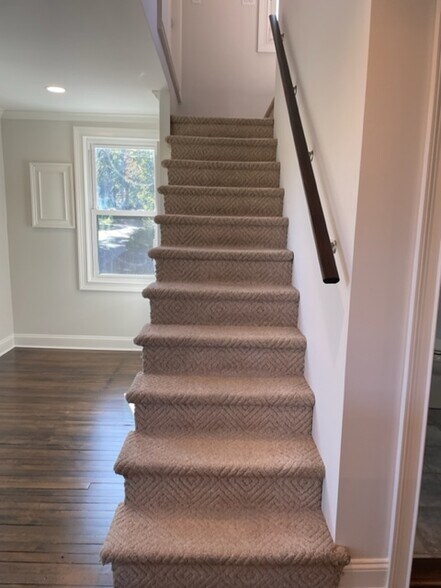 Building Photo - 32 Oakland St