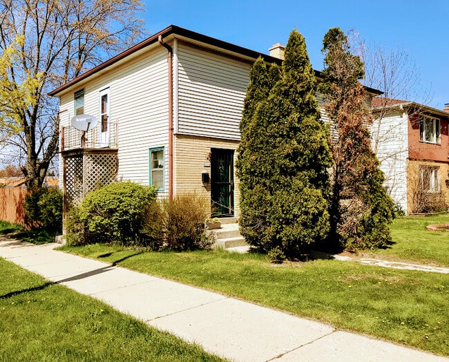 Building Photo - 8114-16 W Hampton Ave