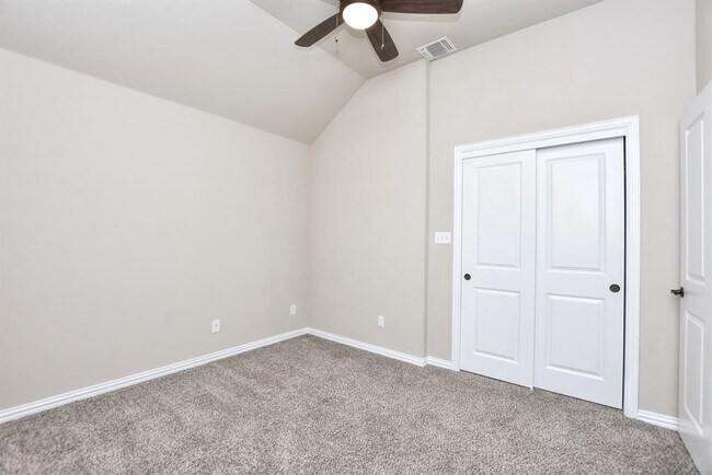 Building Photo - 109 Belford St