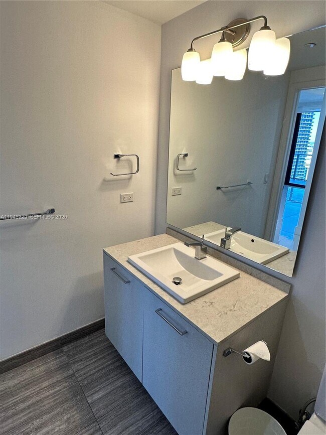 Building Photo - 1010 Brickell Ave