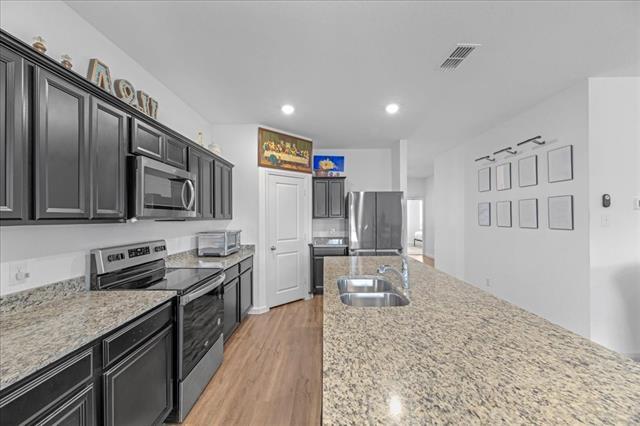 Building Photo - 10357 Jameson Ln