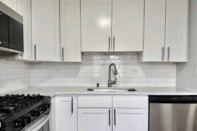 Building Photo - 1346 Forestdale Ct