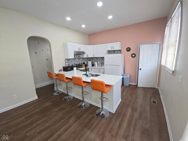 Building Photo - 1728 N Delaware St