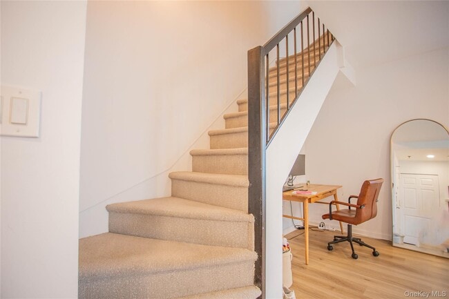 Building Photo - 100 W Broadway