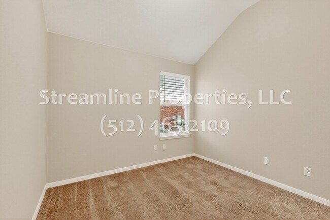 Building Photo - Spacious 4 Bedroom, 2 Bath - Open Layout!