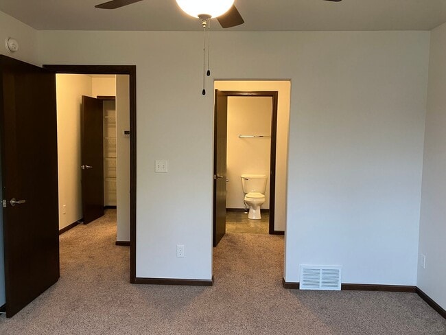 Building Photo - 3 Bed 2 Bath Twin Home