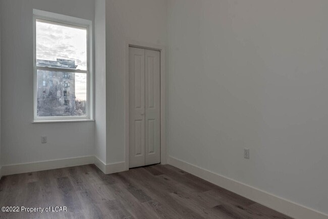 Building Photo - 19 N River St