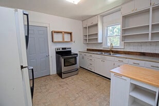 Building Photo - 433 5th Ave NE