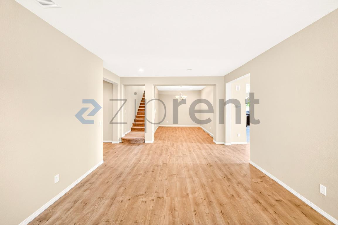 Building Photo - 3715 Hedge Ln