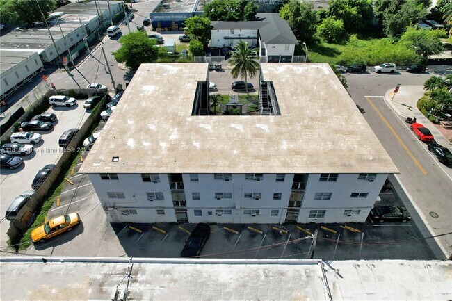 Building Photo - 1315 NE Miami Ct