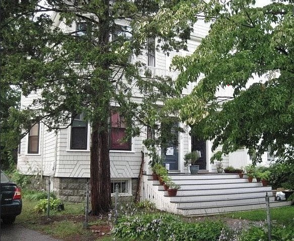 Building Photo - 5-6 Hollis Park