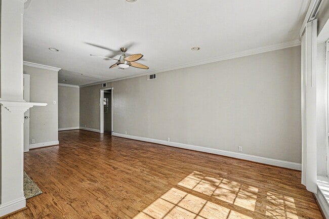 Building Photo - 5222 Fleetwood Oaks Ave