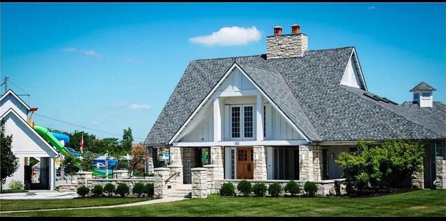 Building Photo - 7925 N Ln Ave
