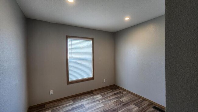 Building Photo - 11 Andreasen Dr