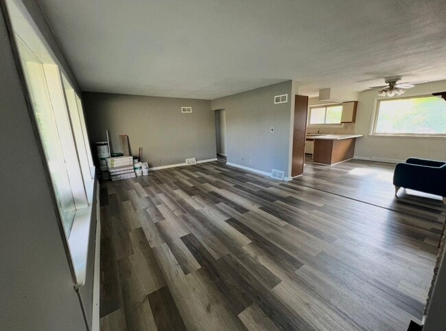 Building Photo - 5629 W Lincoln Creek Dr