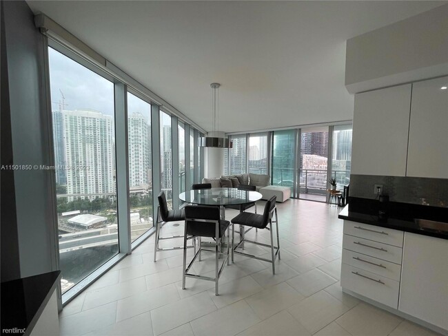 Building Photo - 3 br, 3 bath Condo - 92 SW 3rd St Apt 2401