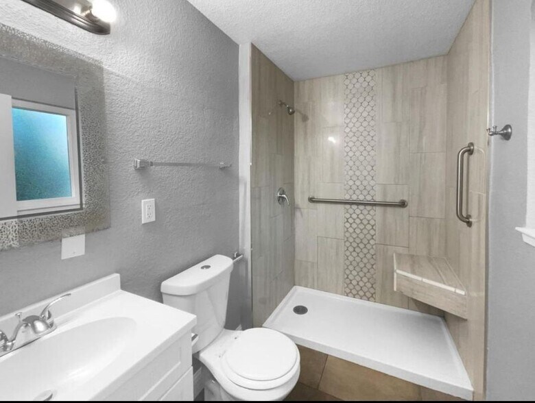 Building Photo - 1108 Frienza Ave