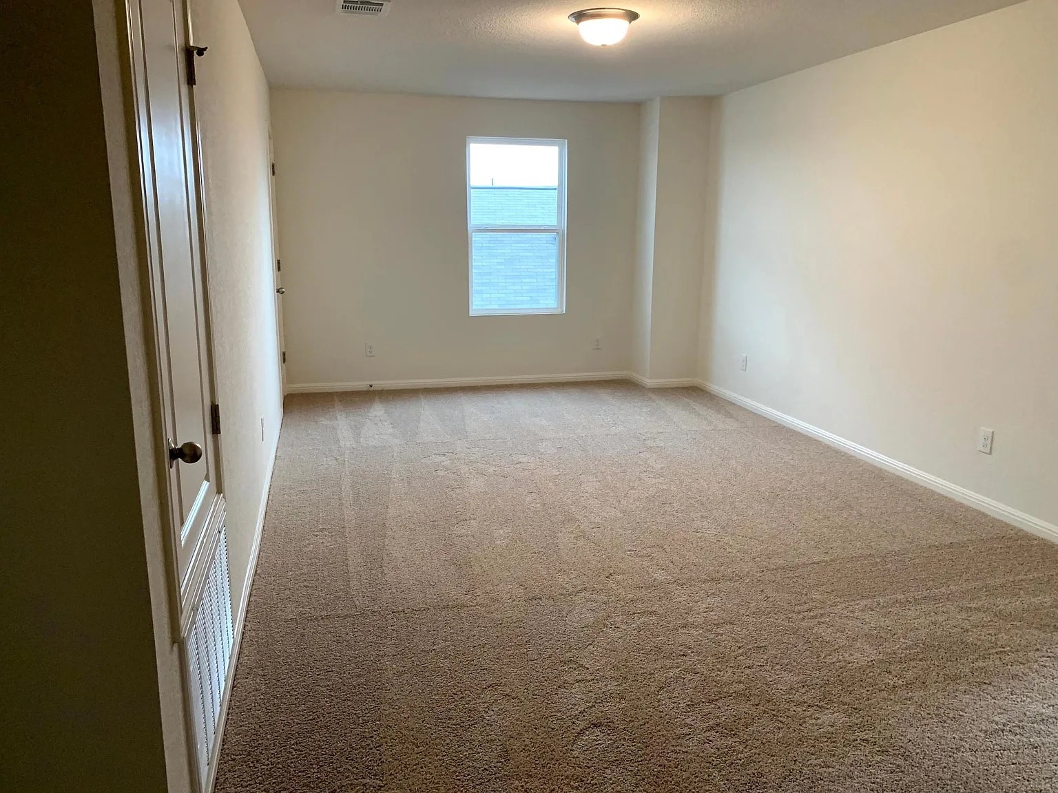 Building Photo - Room in House on Shiro Dr