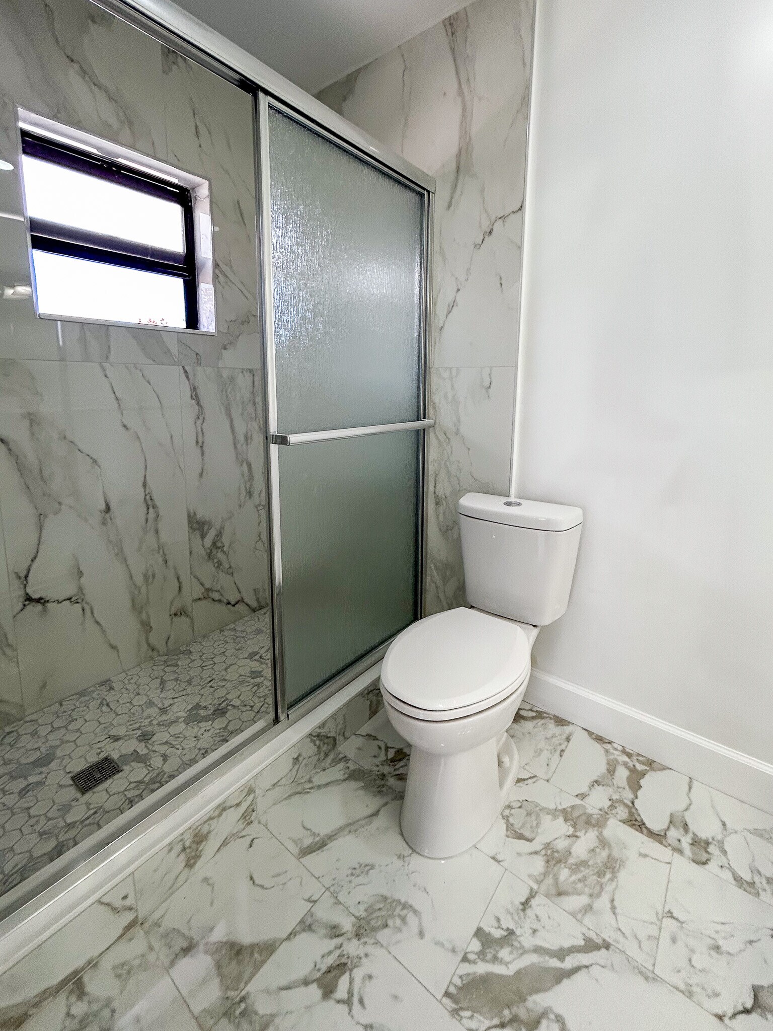 Building Photo - 325 NW Rebecca Ave