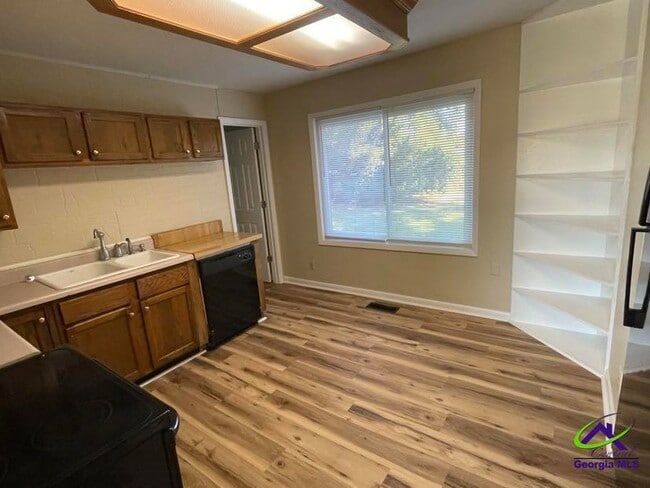 Building Photo - 111 Nix Way