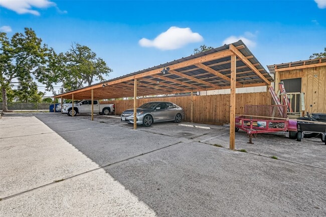 Building Photo - 9629 Sunnywood Dr