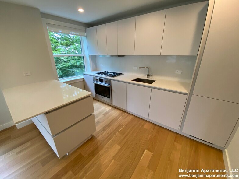 Building Photo - 123 Highland Ave